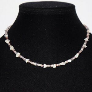 🐚 NWOT Natural Shell & Mother of Pearl Beaded Necklace – 16"  🌾